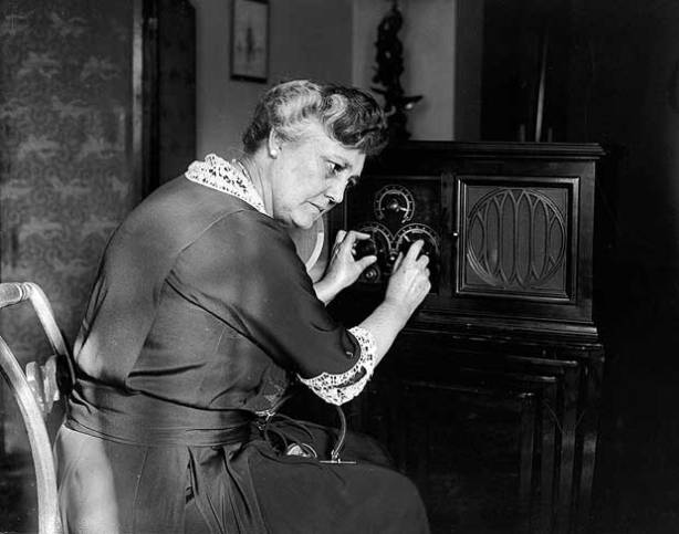 164_1924_senora_harris_radio-we